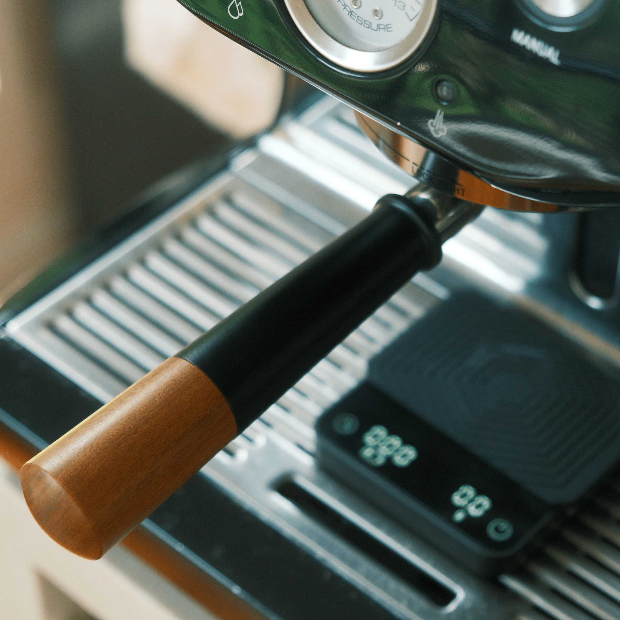 Breville 54mm Bottomless Portafilter – Aluminium & Rosewood Handle — alternate view