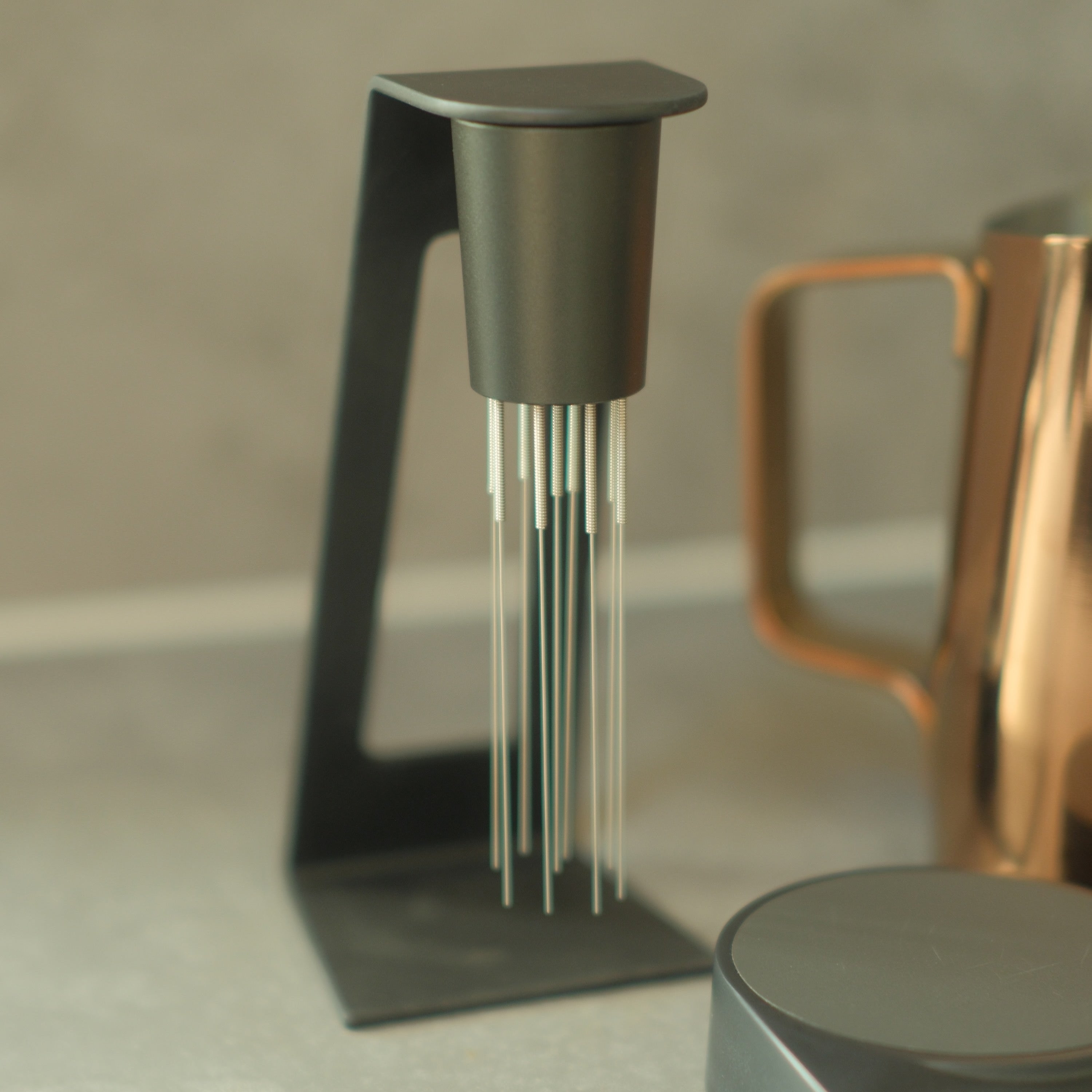 Coffee Needle Distributor With Magnetic Stand - Black